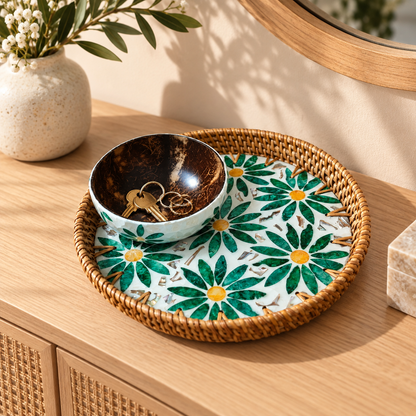 Styled console use with one bowl for keys and rings