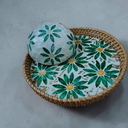 Actual Green Daisy 28 cm tray with one coconut bowl